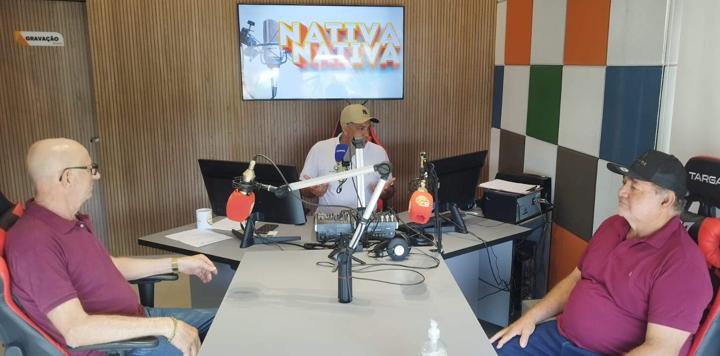 Candidatos à presidência da Associação dos Idosos de Cláudia durante entrevista na Rádio Nativa